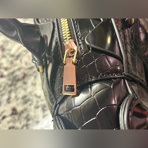 Alligator-Print Women’s Black 🖤 Handbag NEW WITH TAGS 🐊 w/ Detachable Strap - Picture 8 of 11